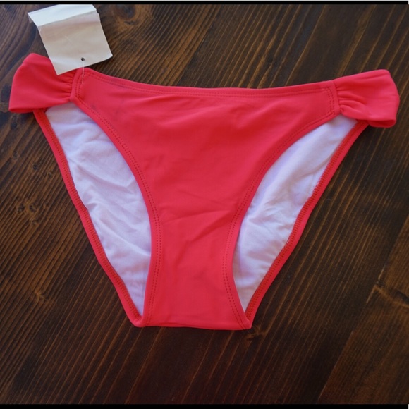 ❤️🌺HULA HONEY RED BIKINI❤️🌺 - Picture 6 of 8